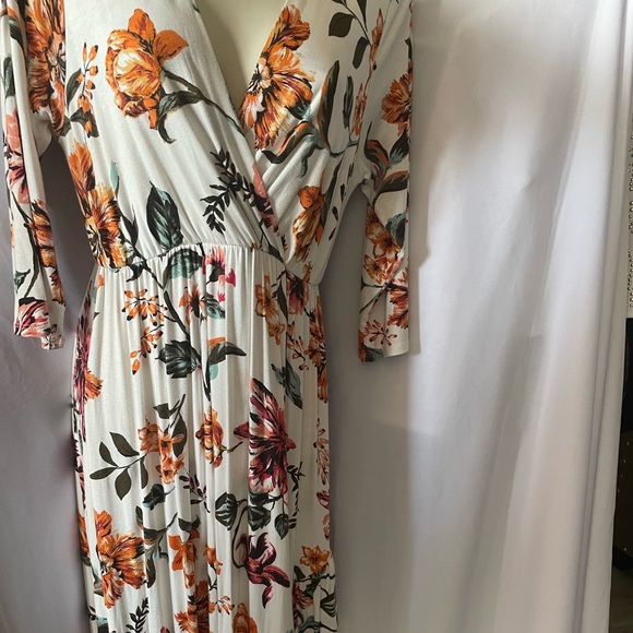 Size large cute dress 👗 with flowers 💐 - Picture 2 of 7